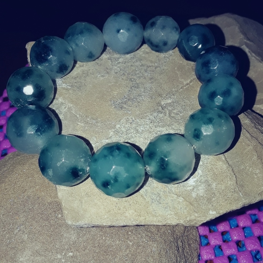 Fancy jade beaded bracelet
